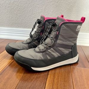 Sorel Whitney II short lace up boot - Big kids size 6